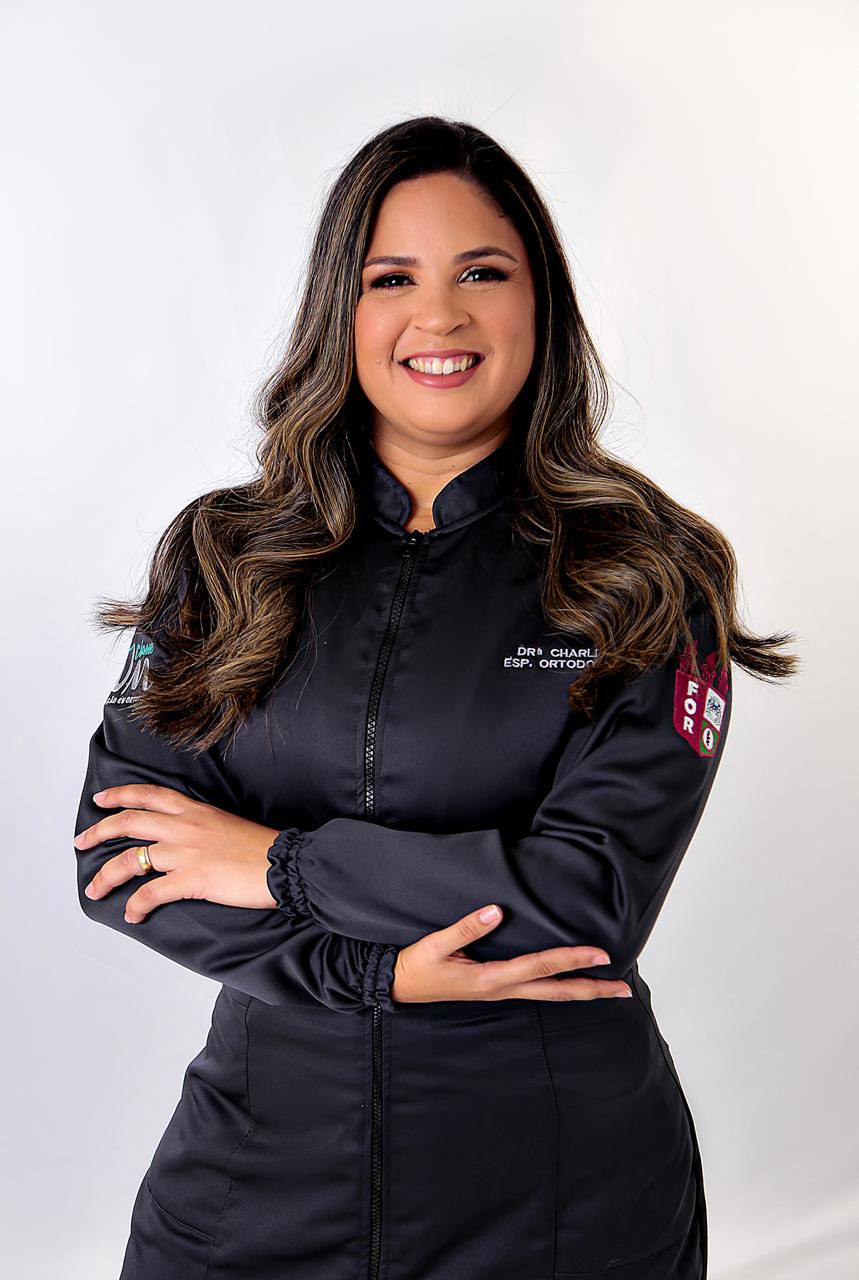 Foto de Dra. Charlene Lucena, dentista no Espaço Odonto & Saúde