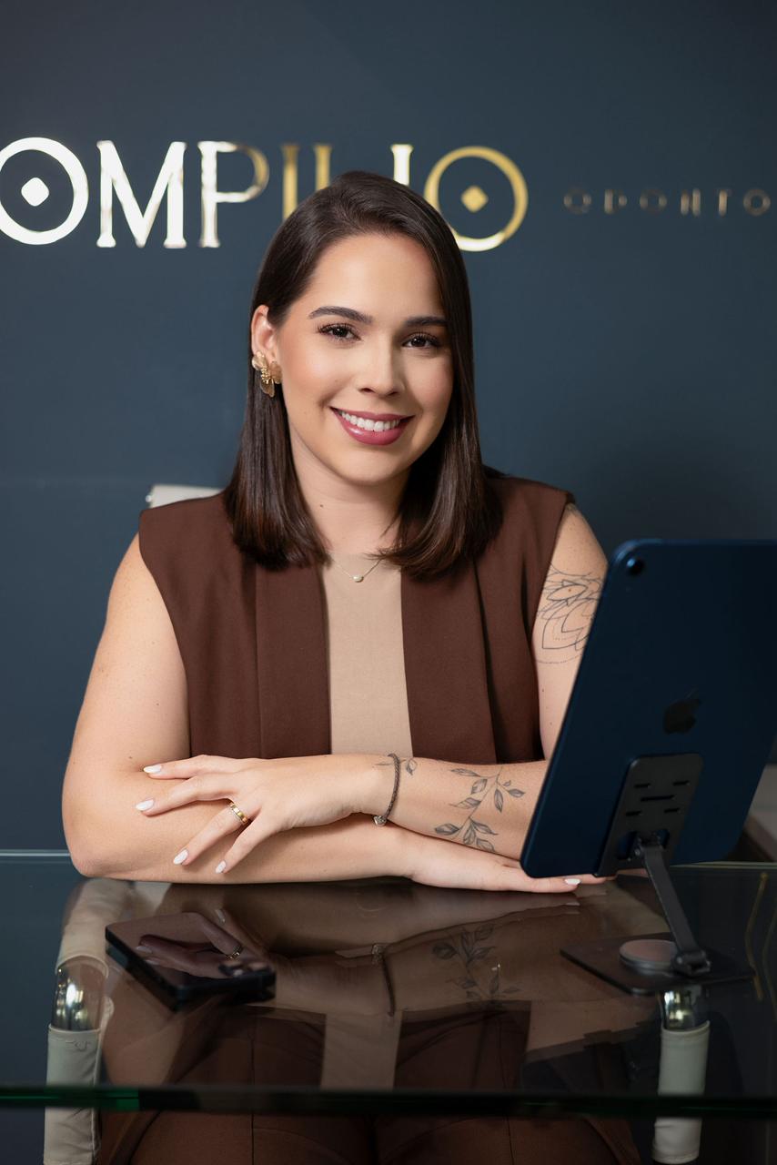 Foto de Dra. Natália Pompilio, dentista no Espaço Odonto & Saúde